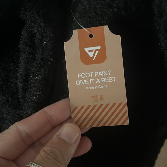 Faux Fur Jabasic Slippers - Picture 6 of 10